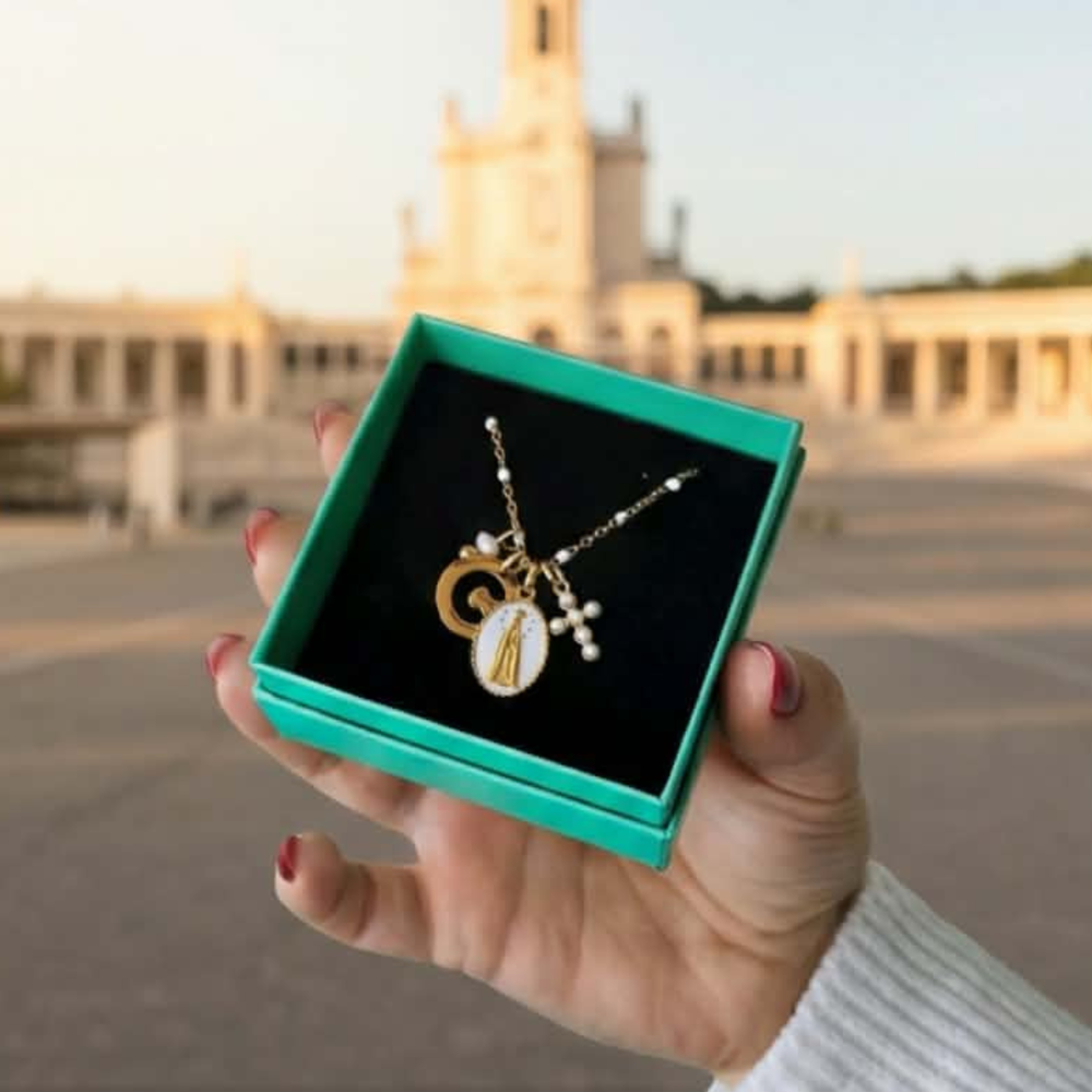 COLAR NOSSA SENHORA DE FATIMA C/LETRA